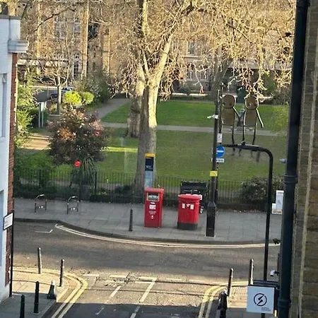 1 Bed Flat With View Of Vibrant Hoxton Square