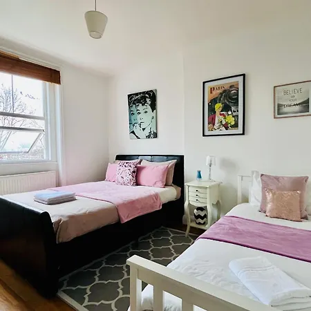 Gorgeous Studio 15 Minutes From Central * London