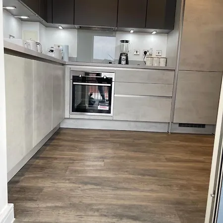 Uppamost Luxury 3 Apartment Dagenham