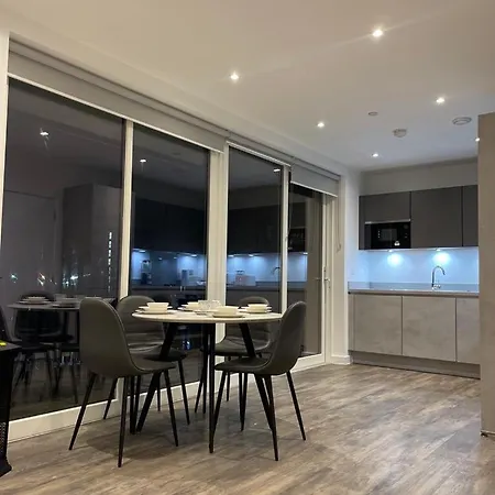 Uppamost Luxury 3 Apartment Dagenham