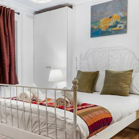 Parea Living - Cosy 1-bed Artistic Flat At Newington Apartment *