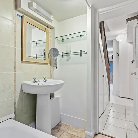Parea Living - Cosy 1-bed Artistic Flat At Newington * London