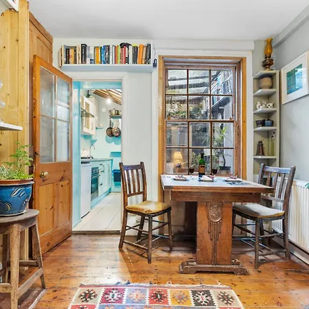 Parea Living - Cosy 1-bed Artistic Flat At Newington Apartment