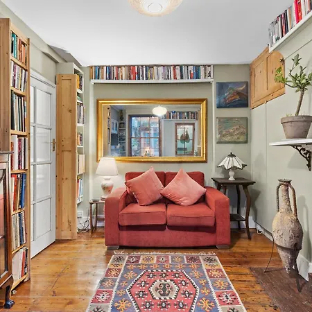 Parea Living - Cosy 1-bed Artistic Flat At Newington *