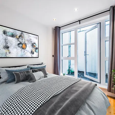 2 Bed Flat In Clapham Common * London