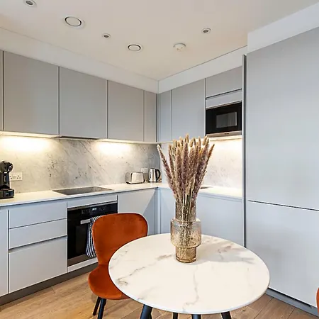 Charming Kentish Town Retreat London