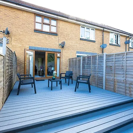 Cozy Family-friendly House Apartment Erith