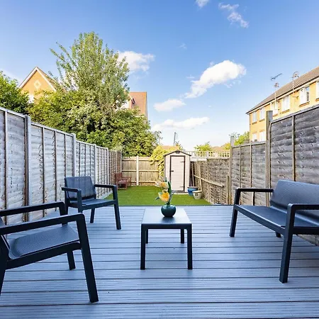 Cozy Family-friendly House Erith