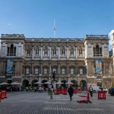 Central Mayfair And Piccadilly Sleeps 6 People *