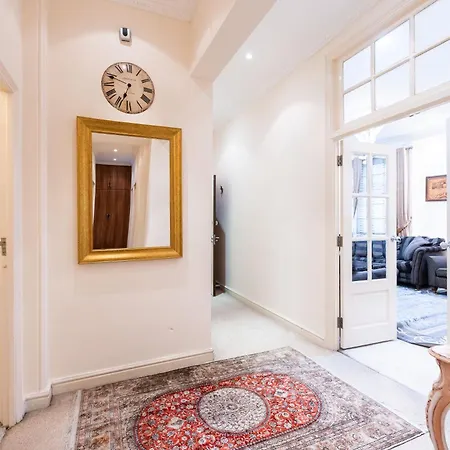 Luxury 4 Bedroom Flat In Sussex Gardens Apartment