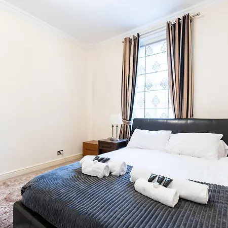 Luxury 4 Bedroom Flat In Sussex Gardens *