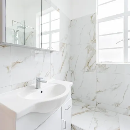 Luxury 4 Bedroom Flat In Sussex Gardens * London