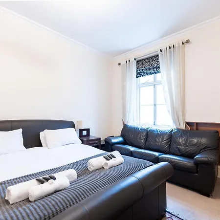 Luxury 4 Bedroom Flat In Sussex Gardens Apartment London