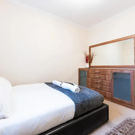 Luxury 4 Bedroom Flat In Sussex Gardens *