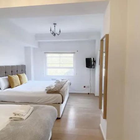 Uk Chaps Retreat: 2 Bedroom - 2bathroom Apartment