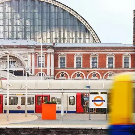Apartment 1-bed Apartment, Close To Kensington Olympia With Free Wi-fi & Netflix London