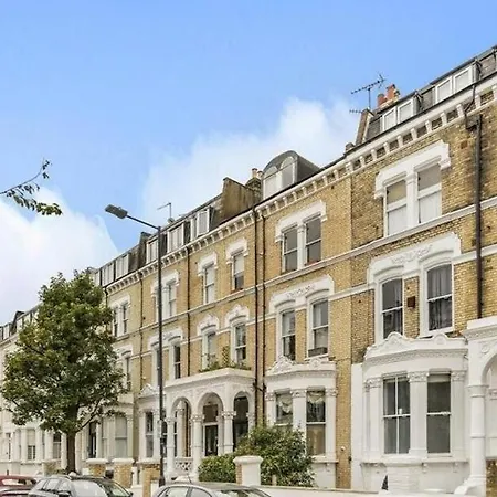 1-bed Apartment, Close To Kensington Olympia With Free Wi-fi & Netflix Apartment *