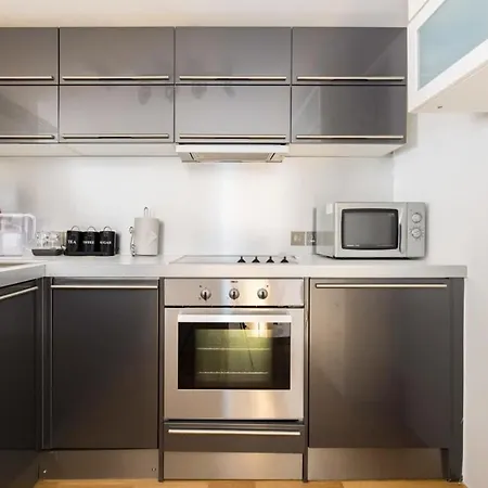 Welcoming Flat With Sauna - Paddington Apartment London
