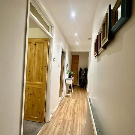 Guest house Victoria Park R4 London