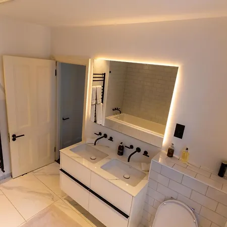 Entire Knightsbridge Mews House London