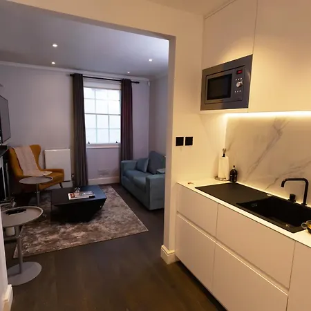 Entire Knightsbridge Mews House *