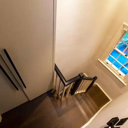 Entire Knightsbridge Mews House
