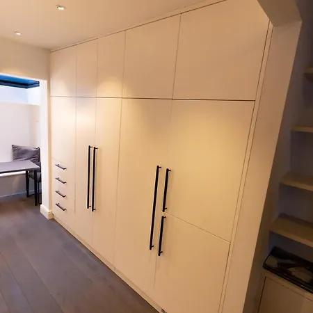 Entire Knightsbridge Mews House * London