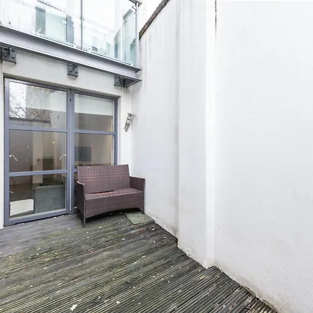 Luxury 2 Bedroom Flat In Bell Street London