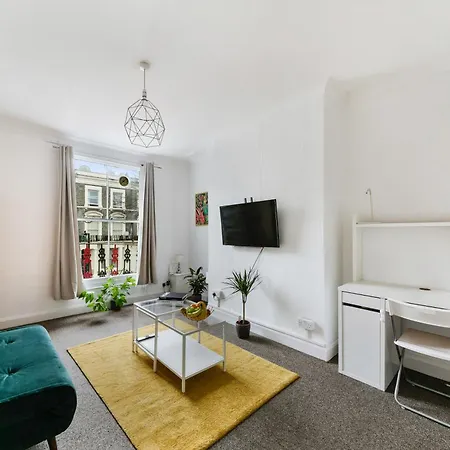 Spacious Maida Vale 2 Bed Apartment *