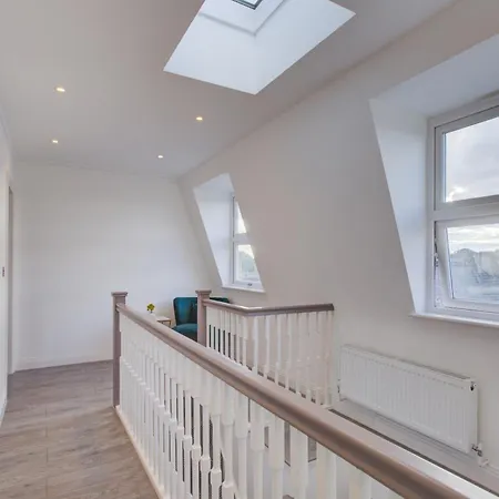 Hybrid Resi - Fulham Near Chelsea And Putney *