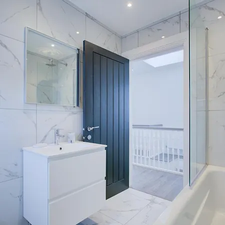 Hybrid Resi - Fulham Near Chelsea And Putney