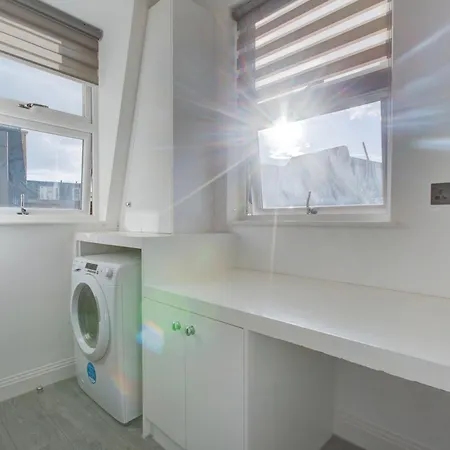 Hybrid Resi - Fulham Near Chelsea And Putney * London