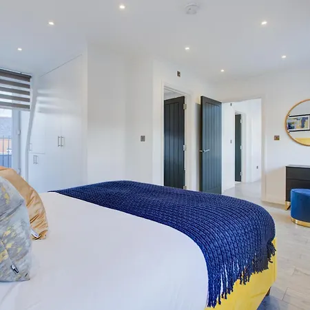Hybrid Resi - Fulham Near Chelsea And Putney London