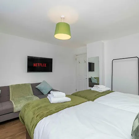 Dom wakacyjny Charming 3-bed Townhouse In Vibrant