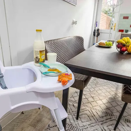 Charming 3-bed Townhouse In Vibrant Ealing