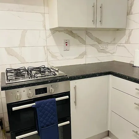 Well-preserved Cozy1br Flat In Lcy With Free Parking * London