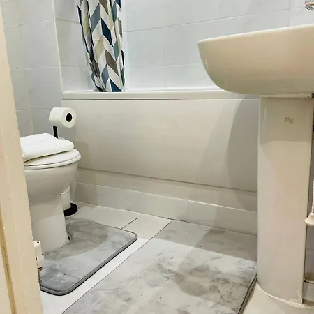 Well-preserved Cozy1br Flat In Lcy With Free Parking * London