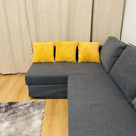 Well-preserved Cozy1br Flat In Lcy With Free Parking * London