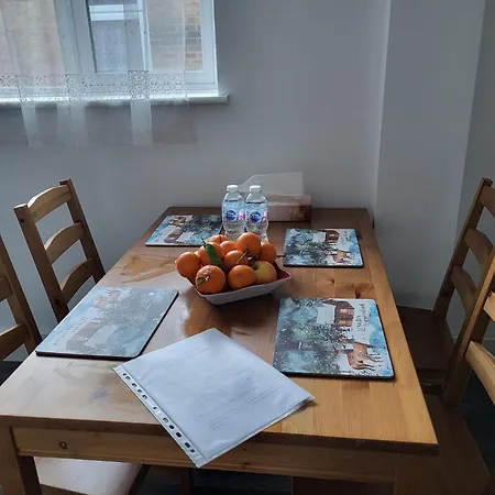 Lovely 2-bed Fully Refurbished House In London