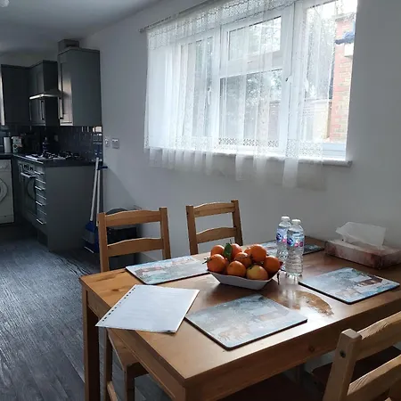 Holiday home Lovely 2-bed Fully Refurbished House In London