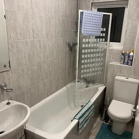 Lovely 1 Bedroom Flat In Quiet Wimbledon Apartment London