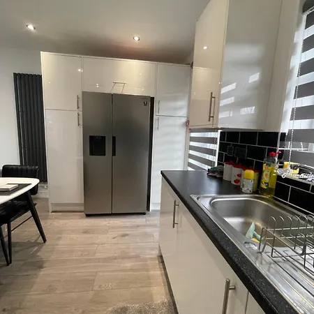 Uppamost London Luxury 2 Dagenham