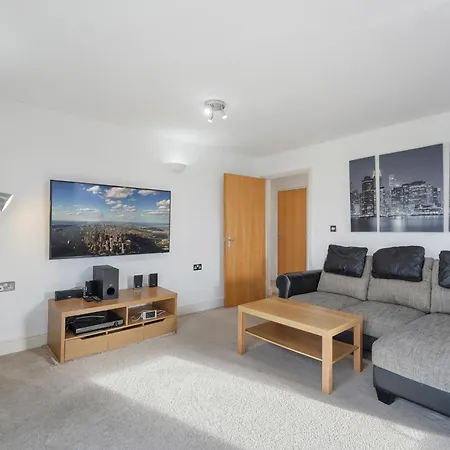 Modern 2 Bed 2 Bath With Balcony In Rayners Lane Harrow Near Wembley Greater London Apartment *