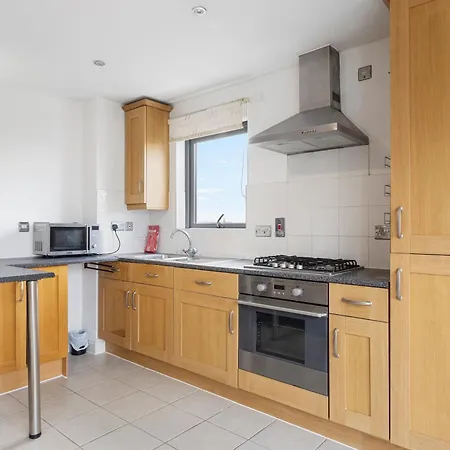 Modern 2 Bed 2 Bath With Balcony In Rayners Lane Harrow Near Wembley Greater London * Pinner