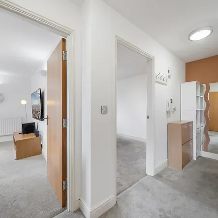 Modern 2 Bed 2 Bath With Balcony In Rayners Lane Harrow Near Wembley Greater London Pinner
