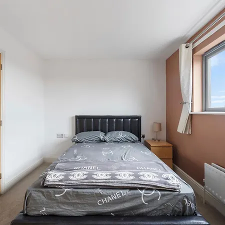 Modern 2 Bed 2 Bath With Balcony In Rayners Lane Harrow Near Wembley Greater London Apartment