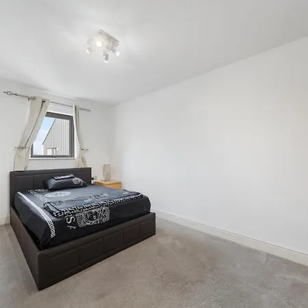 Apartment Modern 2 Bed 2 Bath With Balcony In Rayners Lane Harrow Near Wembley Greater London *