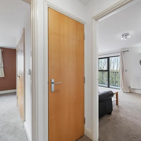 Apartment Modern 2 Bed 2 Bath With Balcony In Rayners Lane Harrow Near Wembley Greater London