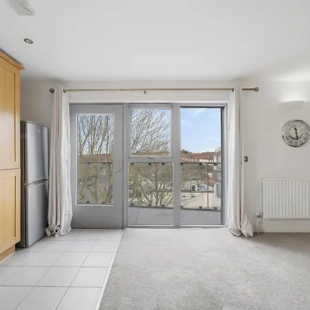 Modern 2 Bed 2 Bath With Balcony In Rayners Lane Harrow Near Wembley Greater London Pinner