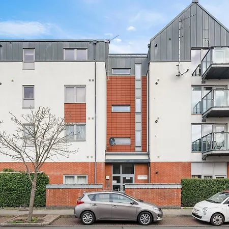 Modern 2 Bed 2 Bath With Balcony In Rayners Lane Harrow Near Wembley Greater London Apartment